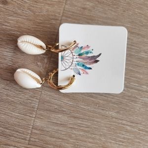 Seashell hoop earrings